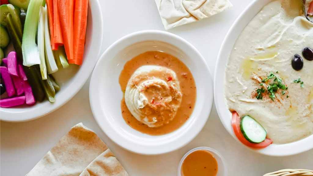 Health benefits of hummus, do you know them? 6 Hummus has many health benefits and can assist with weight loss.